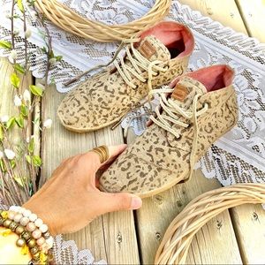 🌾Sweet Cheetah TOMS-with a natural burlap feel 🌾